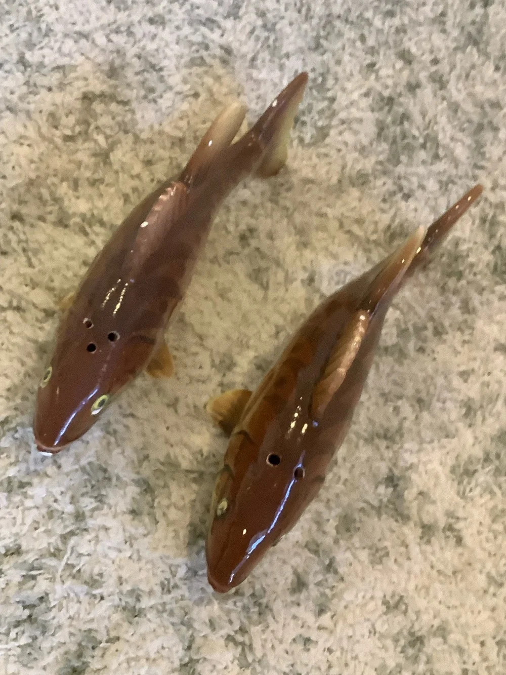 Small Mouth Black Bass Fishing Salt n Pepper Shakers Set of 2 Vintage RS 5.5x 2. - Picture 16 of 16